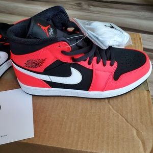 nike air jordan 1 mid infrared